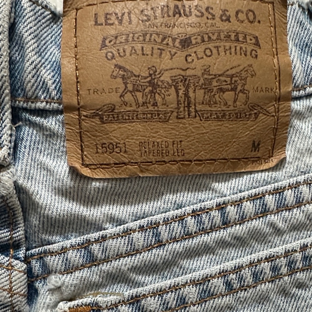 Levi's Light Blue Frayed Women’s Jean Shorts - Picture 3 of 7